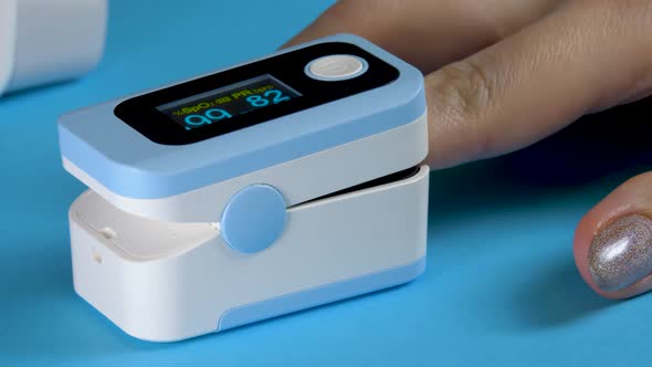 Noninvasive Method for Monitoring Person's Oxygen Saturation SpO2 By Pulse Oximetry Medical Device