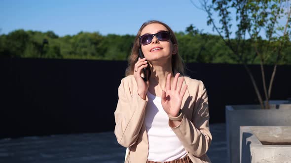 Annoyed in Rage Mad Girl Quarrel Argument Emotional Abuse Aggressive Shouting alt