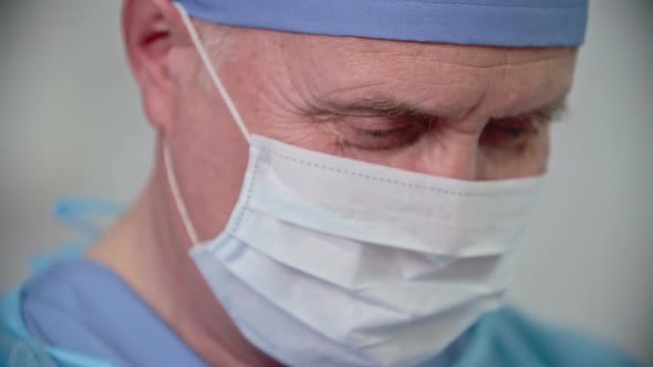 Senior Surgeon at Work alt