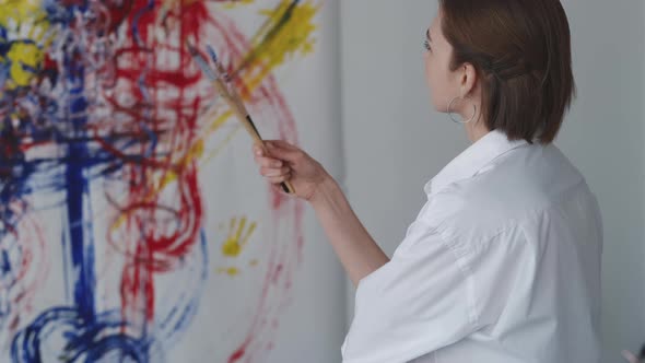 Finish Artwork Female Artist Expressive Creativity alt