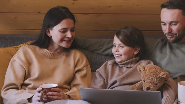 Family Watching Movie on Laptop alt