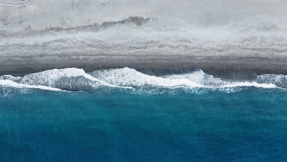 waves breaking on the sandy beach alt