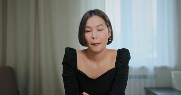 lady in black blouse smiles and talks to employer alt