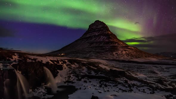 Northern Light Aurora Borealis at Kirkjufell in Iceland alt