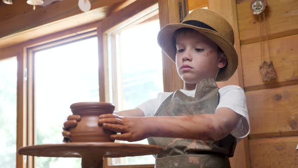 Making Pottery Clay Kid alt