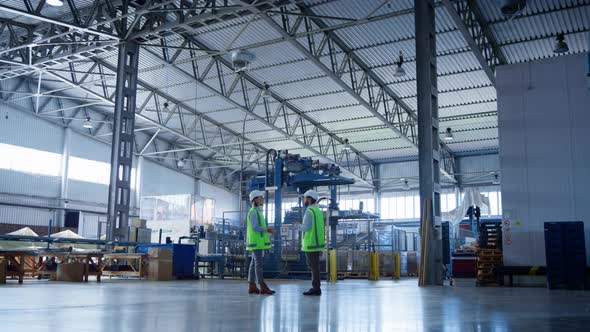 Factory Storage Employees Talking About Storehouse Delivery Boxes Inspecting alt