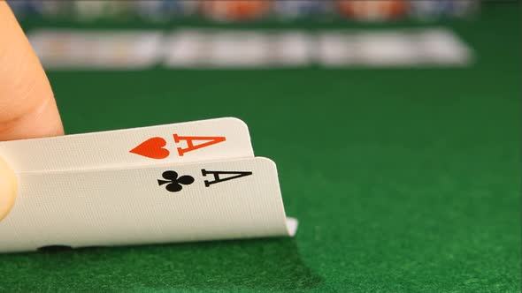 POKER: The player opens and looks his cards in the game