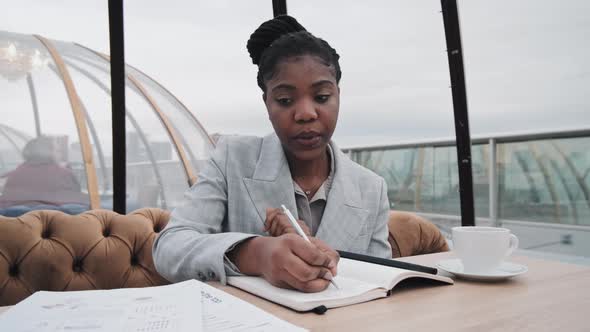 Businesswoman in Rooftop Cafe alt