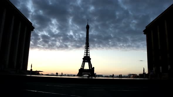 Tourists Goes Against the Backdrop of Eiffel Tower alt