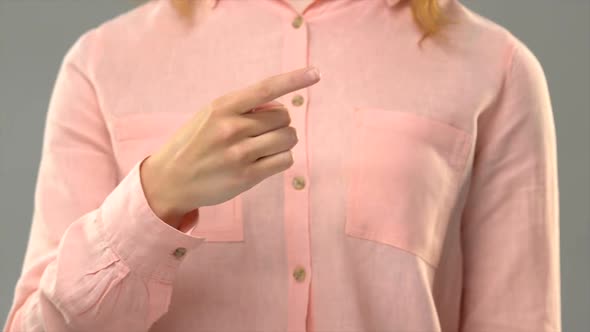 Deaf Woman Saying You Are My Friend in Asl, Communication for Deaf, Tutorial alt