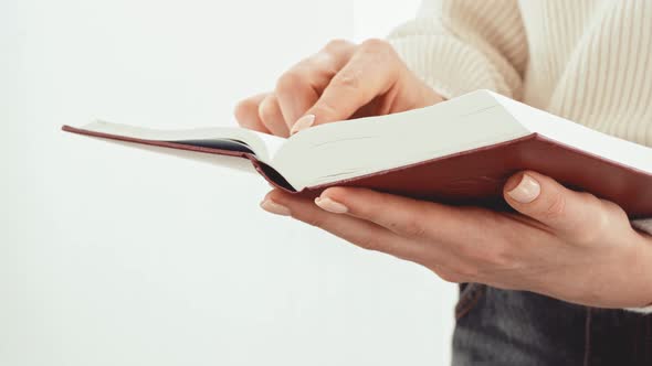 Close Up of Female Hands Turning Pages of a Book alt