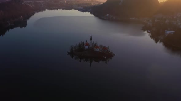 Bled Lake and Marijinega Vnebovzetja Church at Sunrise alt