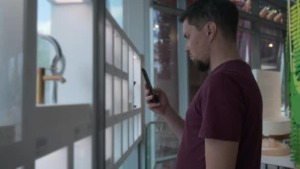 Taking Pictures at the Exhibition alt