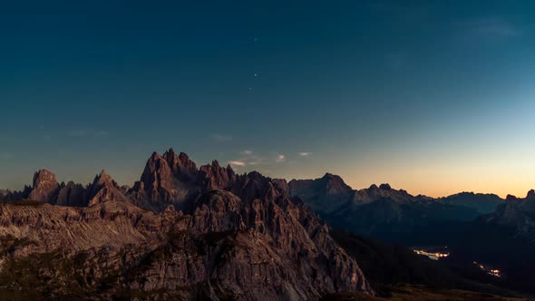 Scenic Dolomites timelapse alt
