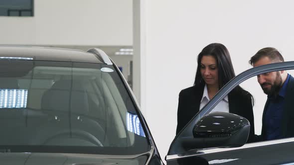 A Man and a Woman in Choosing a New Car