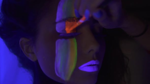 Model with Face Art Preparing to the Fashion Show alt