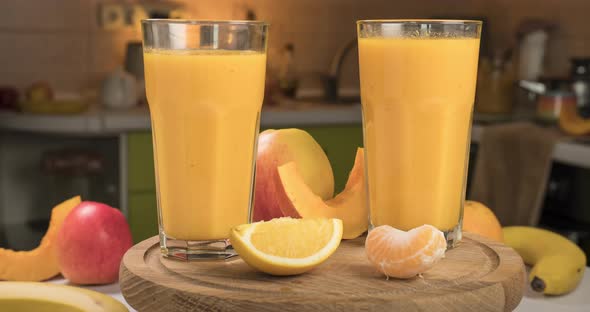 Organic Freshly Squeezed Fruit Smoothie Into the Glass alt