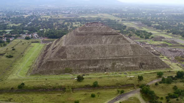 AERIAL: Teotihuacan, Mexico, Pyramids (Flying Around) alt