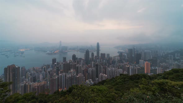 Hong Kong, China | Sunrise over the bay of Hong Kong alt