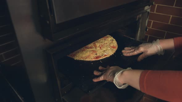 Cooking of Pizza alt