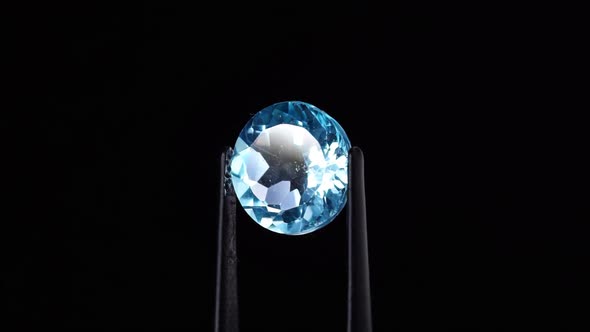 Natural London Blue Topaz Round Cut in the Turning Tweezers