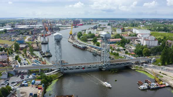 Construction of new bridges near a double-deck bridge in Kaliningrad alt