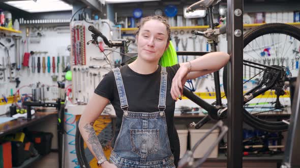 Positive Female Mechanic Near Broken Bicycle