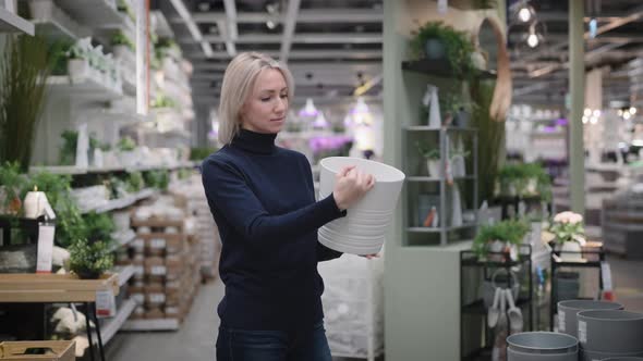 Young Woman in a Flower Shop alt