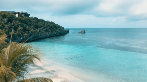 Drone footage above the beach, Roatan, Honduras alt