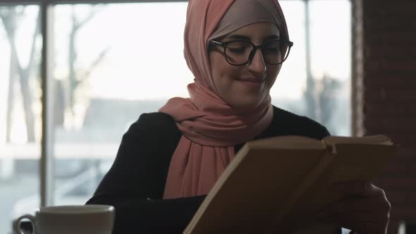 Reading Leisure Book Hobby Woman Novel Coffee Cafe alt