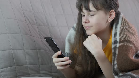 Teenager on Social Networks alt