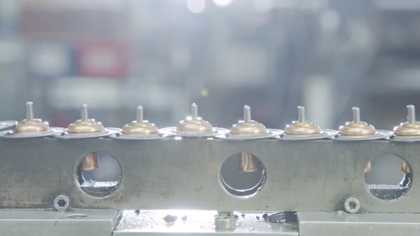 Automated assembly line for metal parts in the automotive industry alt