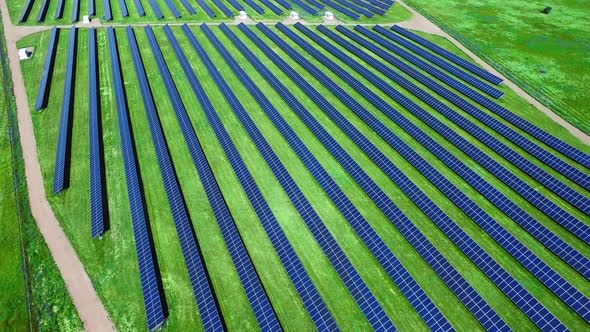 Environmentally Friendly Green Energy Farm. Modern Solar Power Plant alt