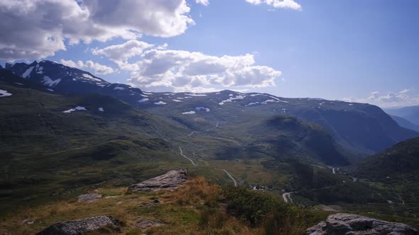 Time Lapse in Norwegian Mountain Landscape. Viewpoint along the Sognefjellet tourist route through J alt