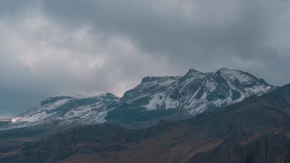 Landscape of the Iztaccihuatl volcano covered in snow  in Mexico alt