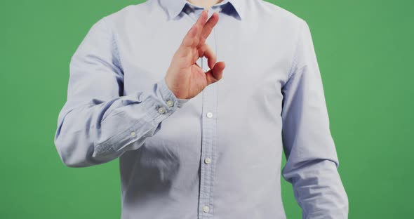 Man showing "OK" sign alt