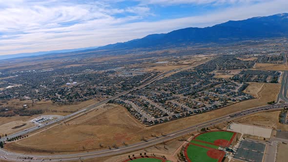 Airplane flight over Colorado Springs turning from south to west towards Pikes Peak alt