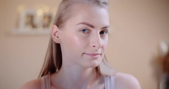 Woman Doing Makeup - Woman Beauty Concept alt