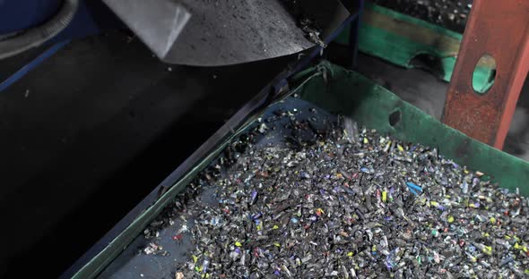 The Process of Crushing Used Batteries in a Mill