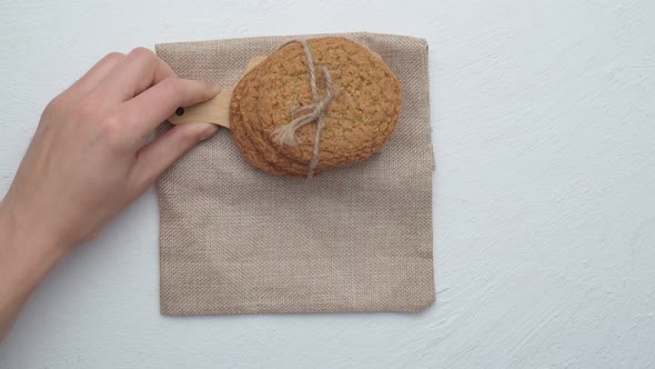 Healthy Eating with Oatmeal Cookies alt