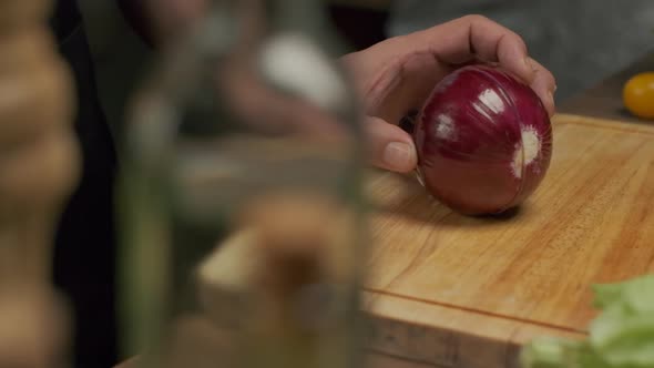 Professional Chef Cuts Red Onion alt