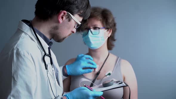 Young Caucasian Male Doctor Cardiologist Do Cardiological Examination for Woman Patient with Medical alt