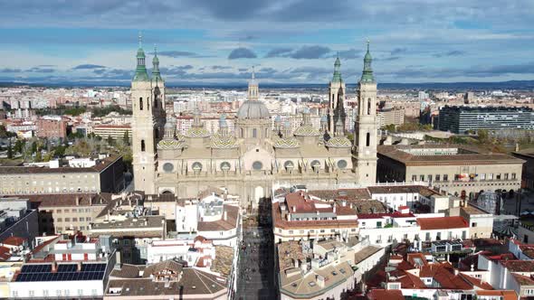 Cityscape of Zaragoza with Basilica Del Pilar in Spain Aerial View alt