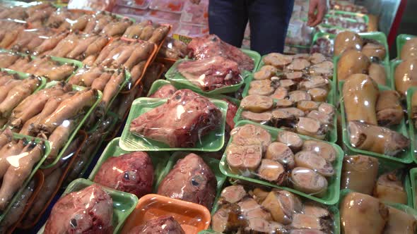 Lamb's head and trotters, offal. alt