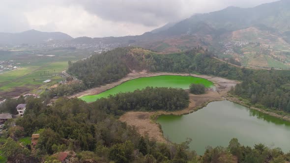 Telaga Warna Lake at Plateau Dieng alt