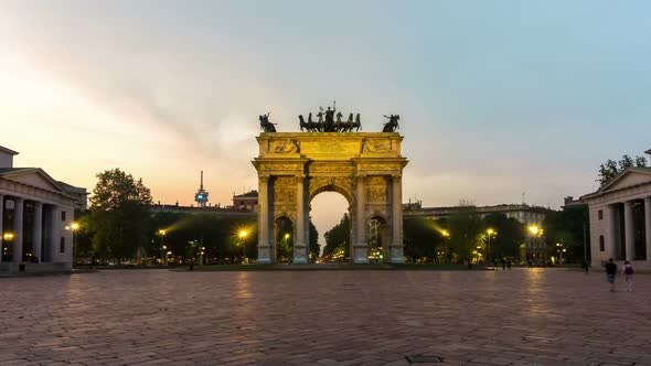 Time lapse of Arco della Pace in Milan , Italy alt