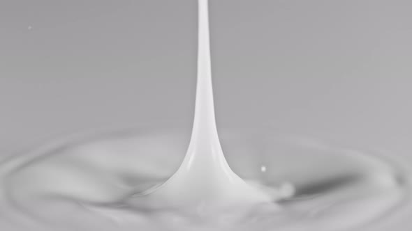 Milk Drop in Super Slow Motion Shooted with High Speed Cinema Camera at 1000Fps alt