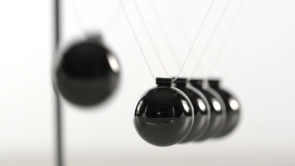 Balance (Newton) balls