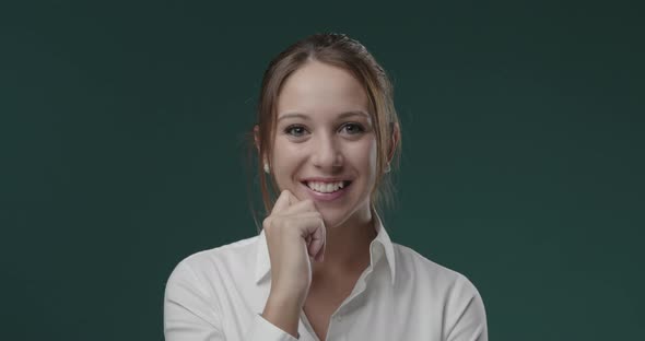 Happy businesswoman having a smart idea and pointing upwards