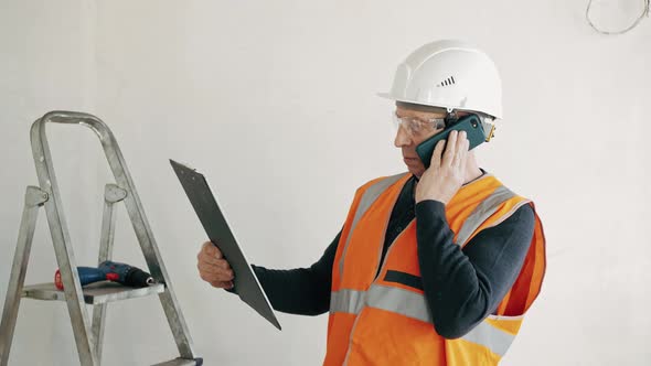 Foreman Calls the Customer Discusses the Estimate for the Project alt